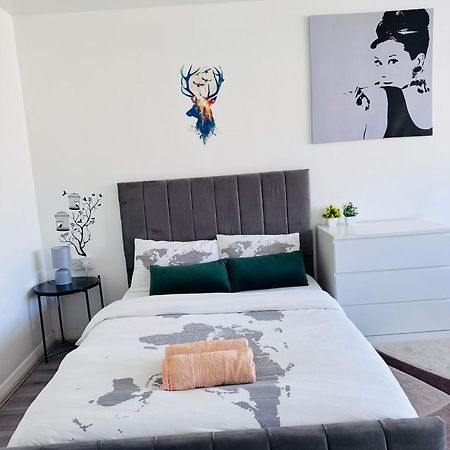 Modern Room In A 4 Bedroom Flat In London, Shared Bathroom! Εξωτερικό φωτογραφία