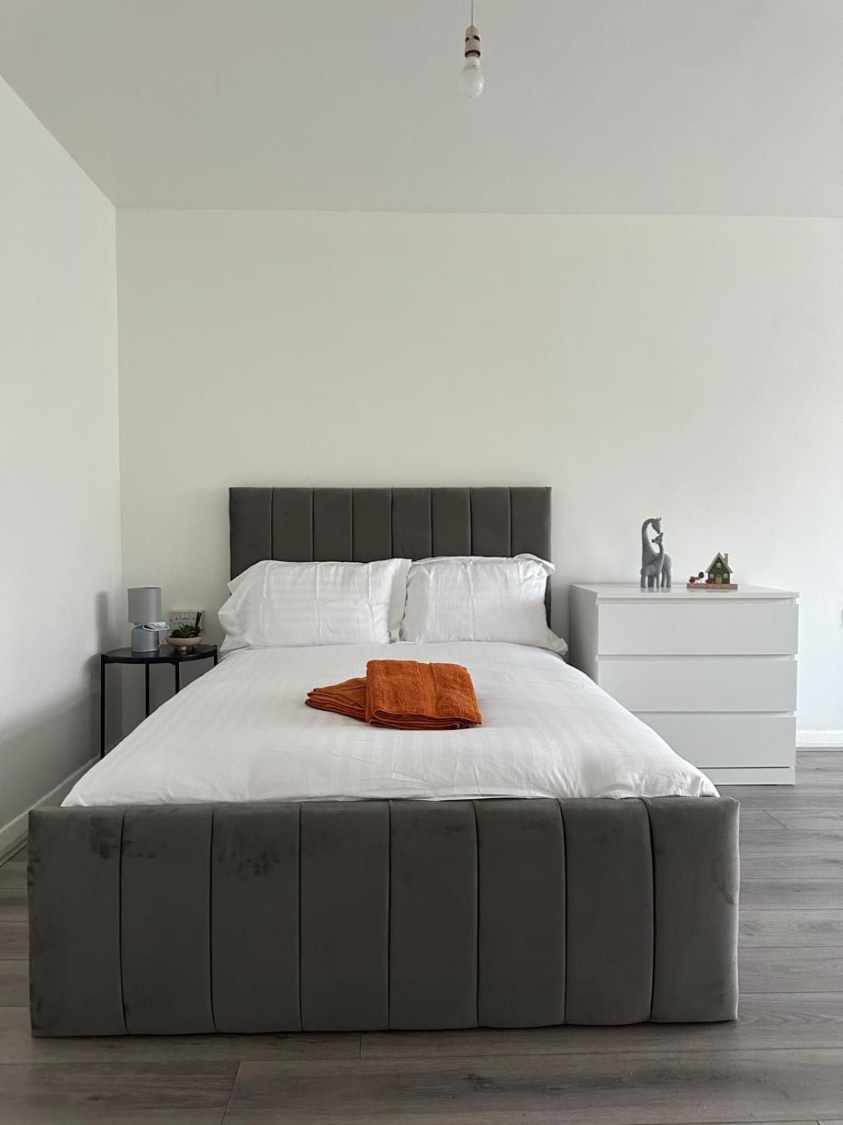 Modern Room In A 4 Bedroom Flat In London, Shared Bathroom! Εξωτερικό φωτογραφία