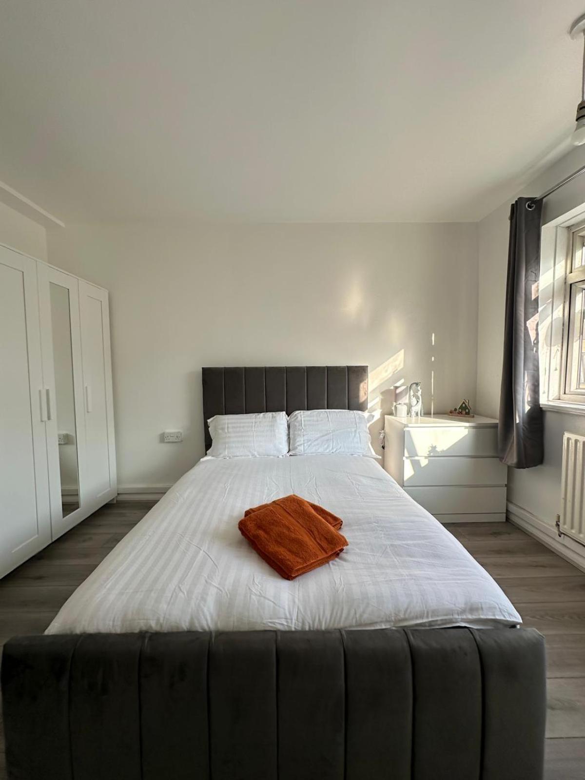Modern Room In A 4 Bedroom Flat In London, Shared Bathroom! Εξωτερικό φωτογραφία