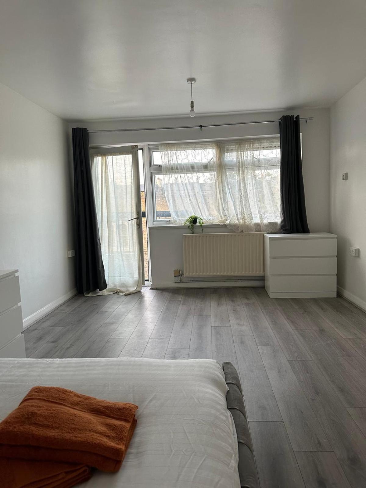 Modern Room In A 4 Bedroom Flat In London, Shared Bathroom! Εξωτερικό φωτογραφία