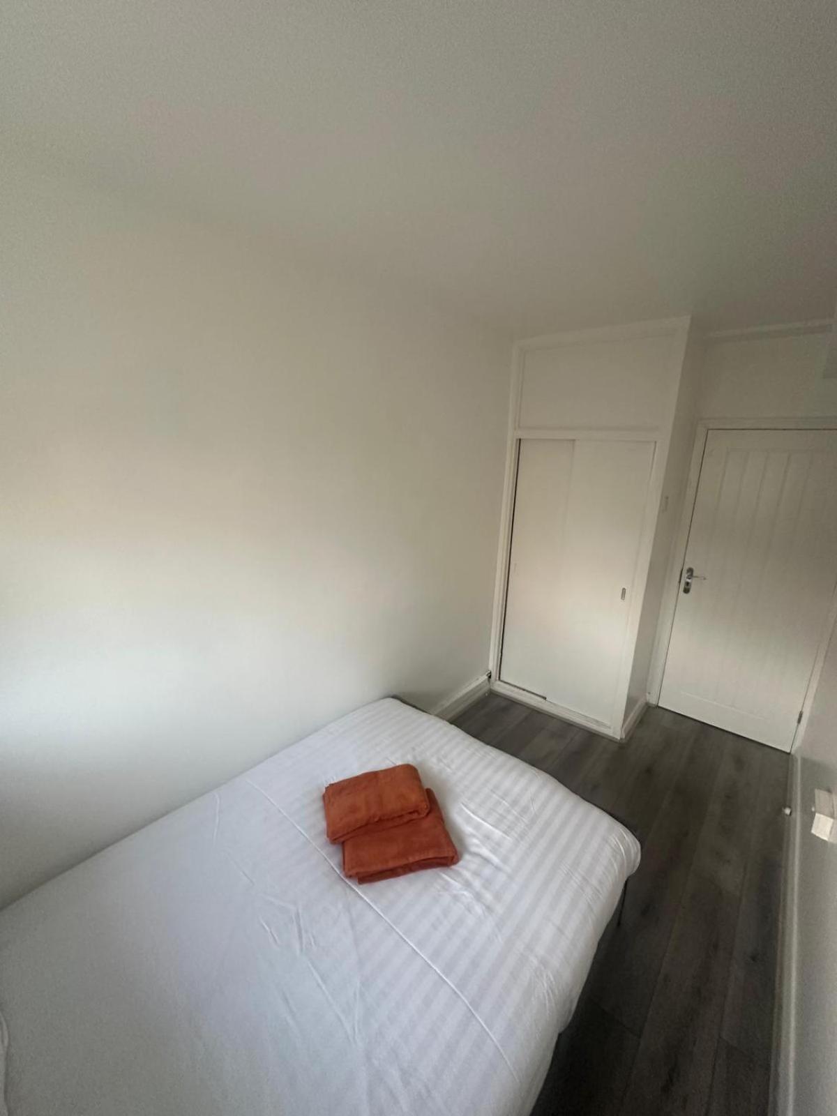 Modern Room In A 4 Bedroom Flat In London, Shared Bathroom! Εξωτερικό φωτογραφία