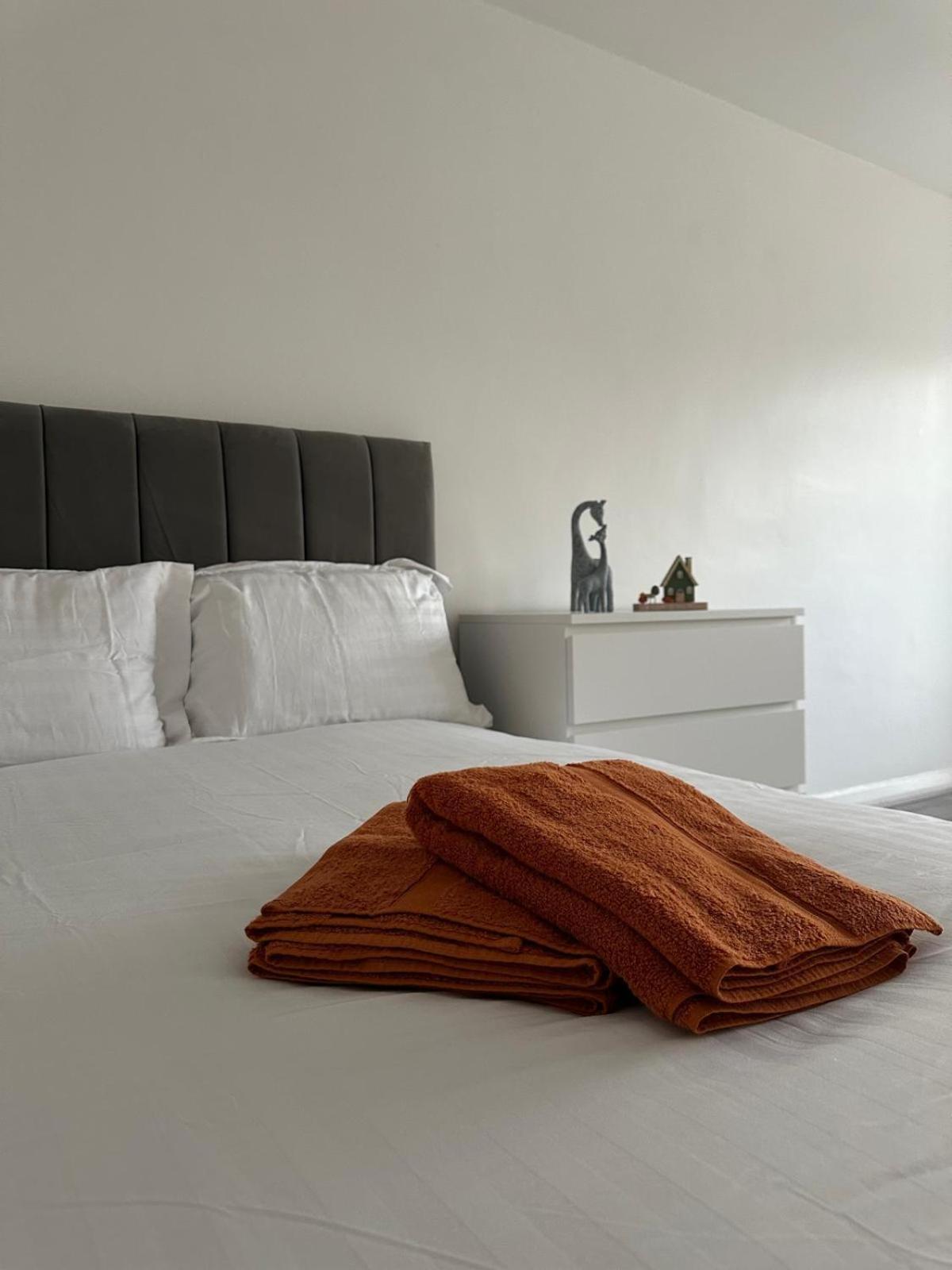 Modern Room In A 4 Bedroom Flat In London, Shared Bathroom! Εξωτερικό φωτογραφία