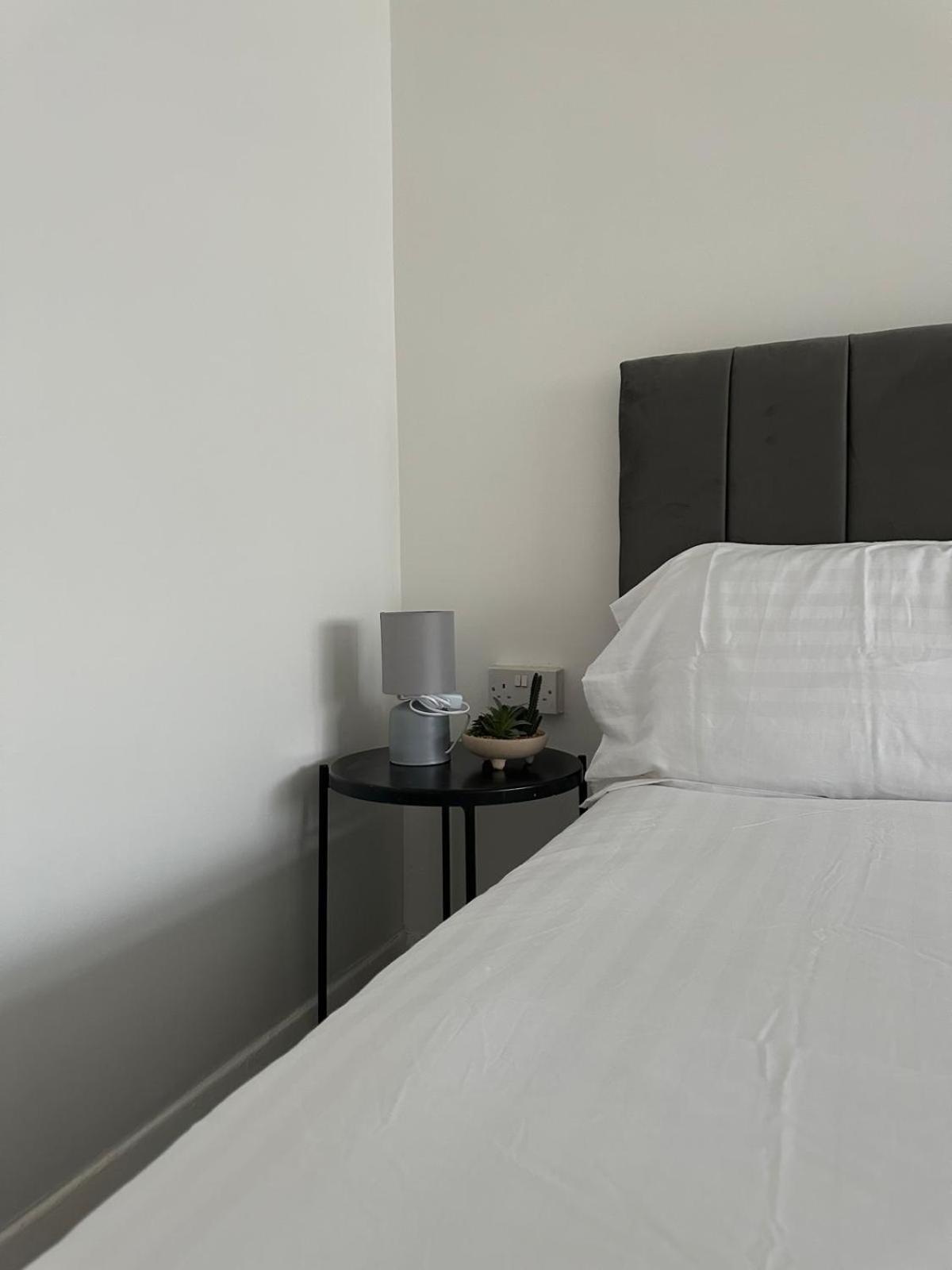 Modern Room In A 4 Bedroom Flat In London, Shared Bathroom! Εξωτερικό φωτογραφία