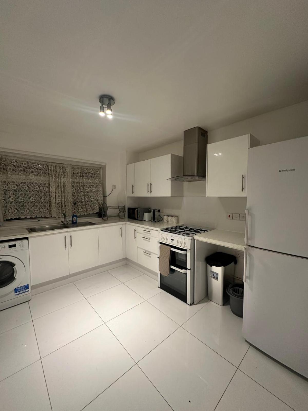 Modern Room In A 4 Bedroom Flat In London, Shared Bathroom! Εξωτερικό φωτογραφία
