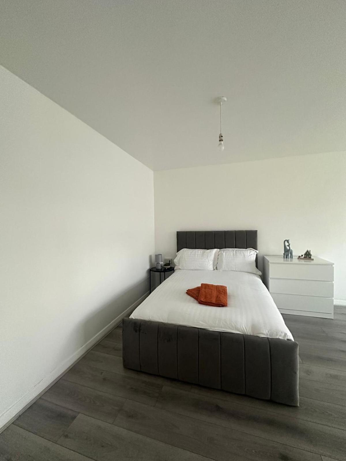 Modern Room In A 4 Bedroom Flat In London, Shared Bathroom! Εξωτερικό φωτογραφία