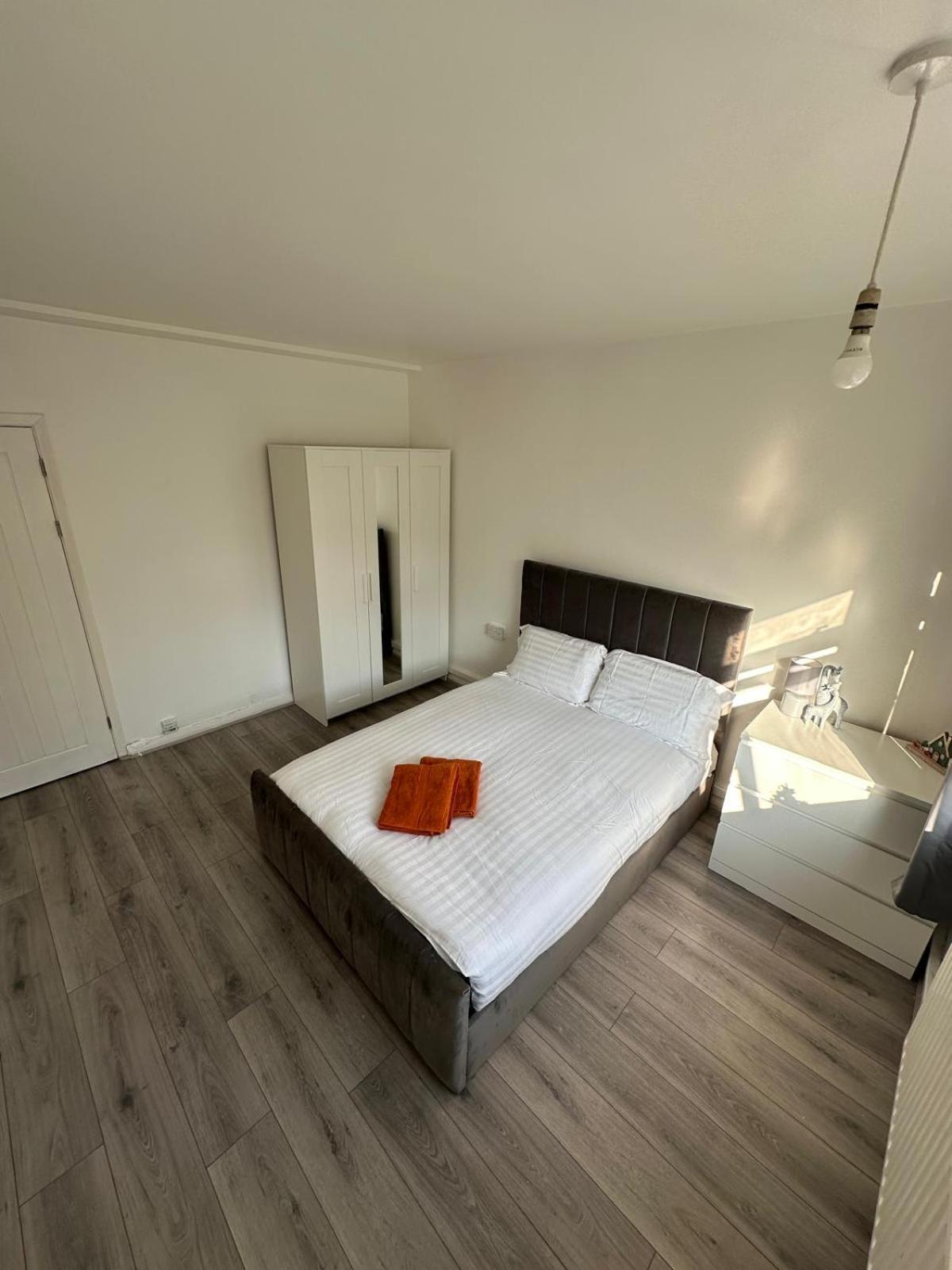 Modern Room In A 4 Bedroom Flat In London, Shared Bathroom! Εξωτερικό φωτογραφία