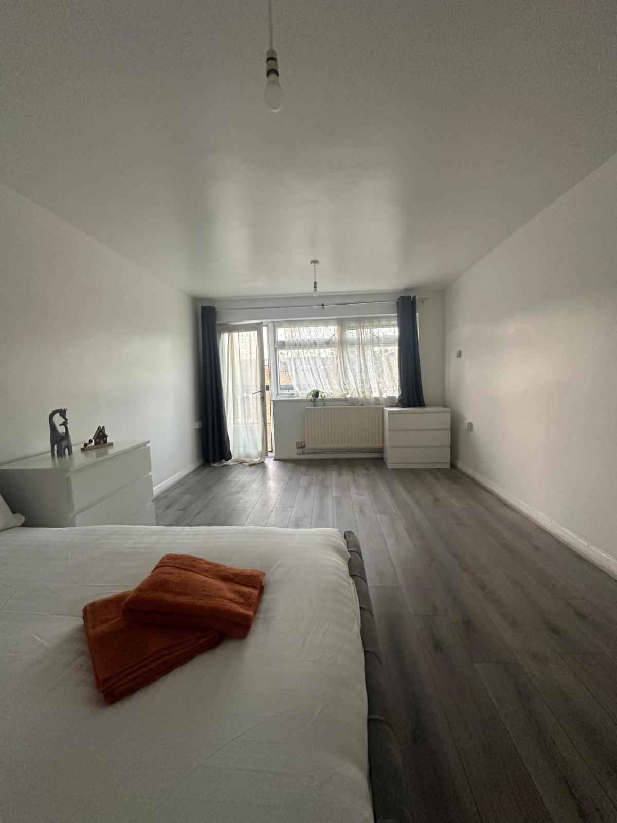 Modern Room In A 4 Bedroom Flat In London, Shared Bathroom! Εξωτερικό φωτογραφία