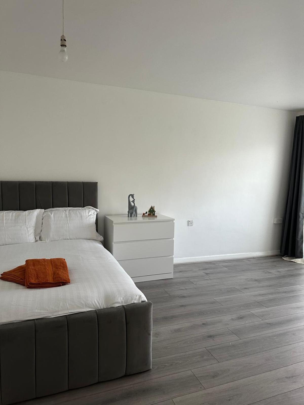 Modern Room In A 4 Bedroom Flat In London, Shared Bathroom! Εξωτερικό φωτογραφία