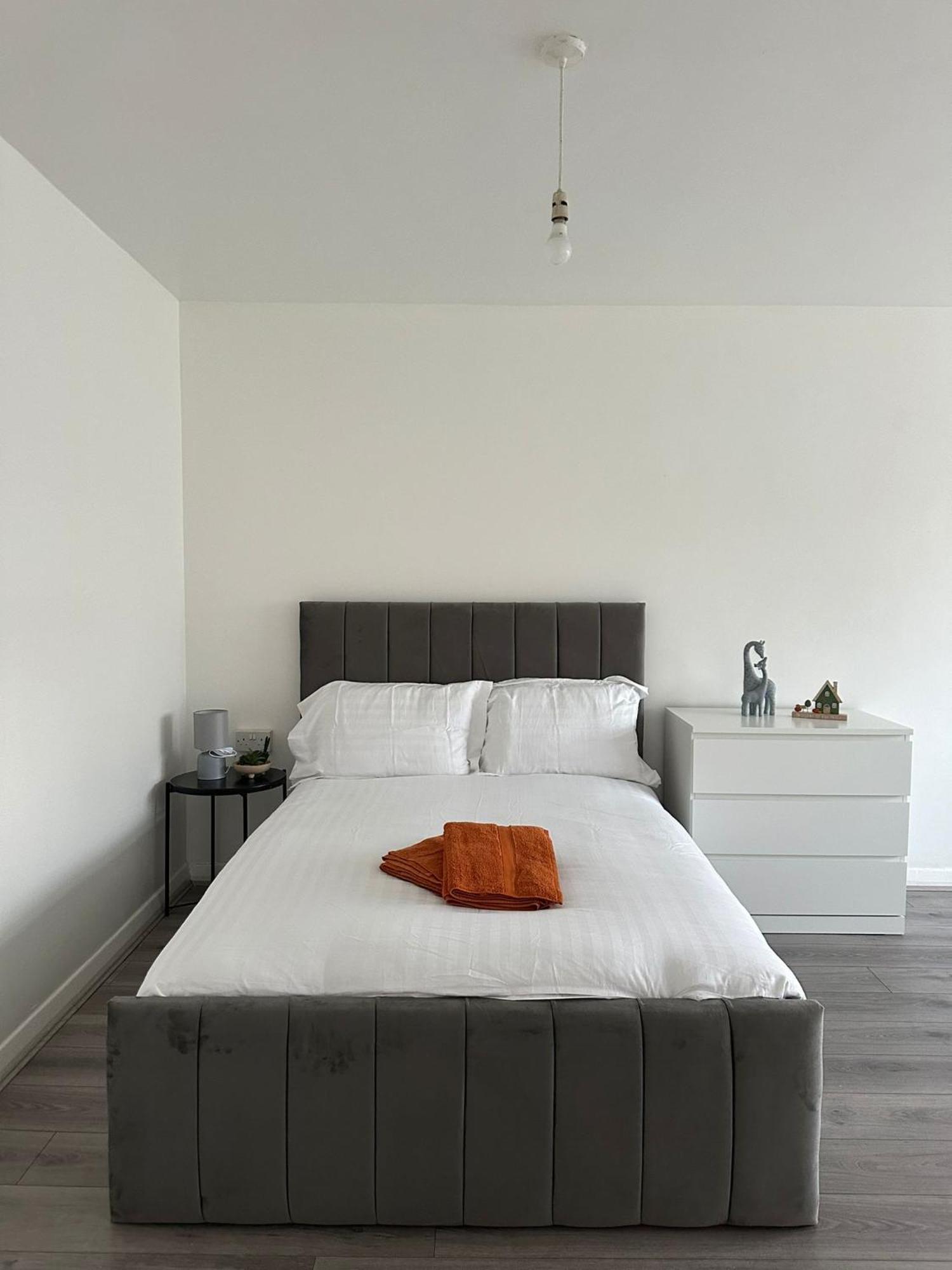 Modern Room In A 4 Bedroom Flat In London, Shared Bathroom! Εξωτερικό φωτογραφία