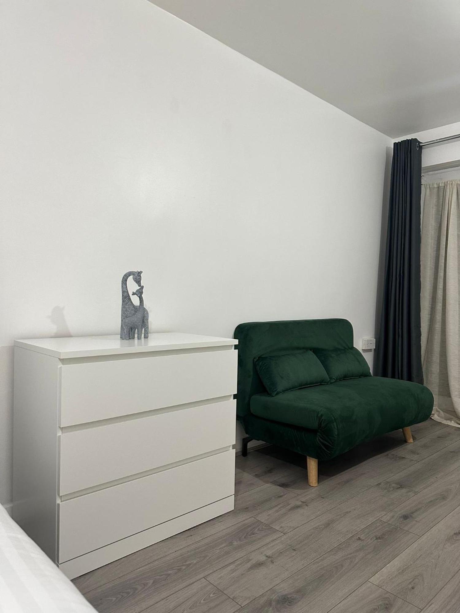 Modern Room In A 4 Bedroom Flat In London, Shared Bathroom! Εξωτερικό φωτογραφία