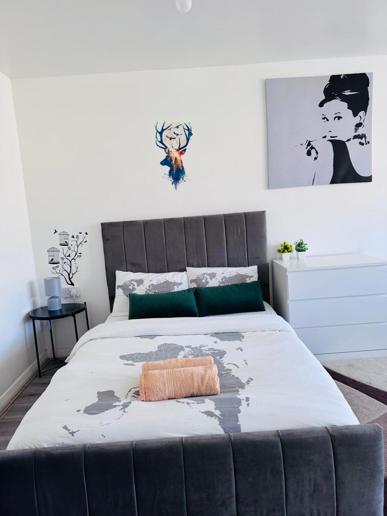 Modern Room In A 4 Bedroom Flat In London, Shared Bathroom! Εξωτερικό φωτογραφία